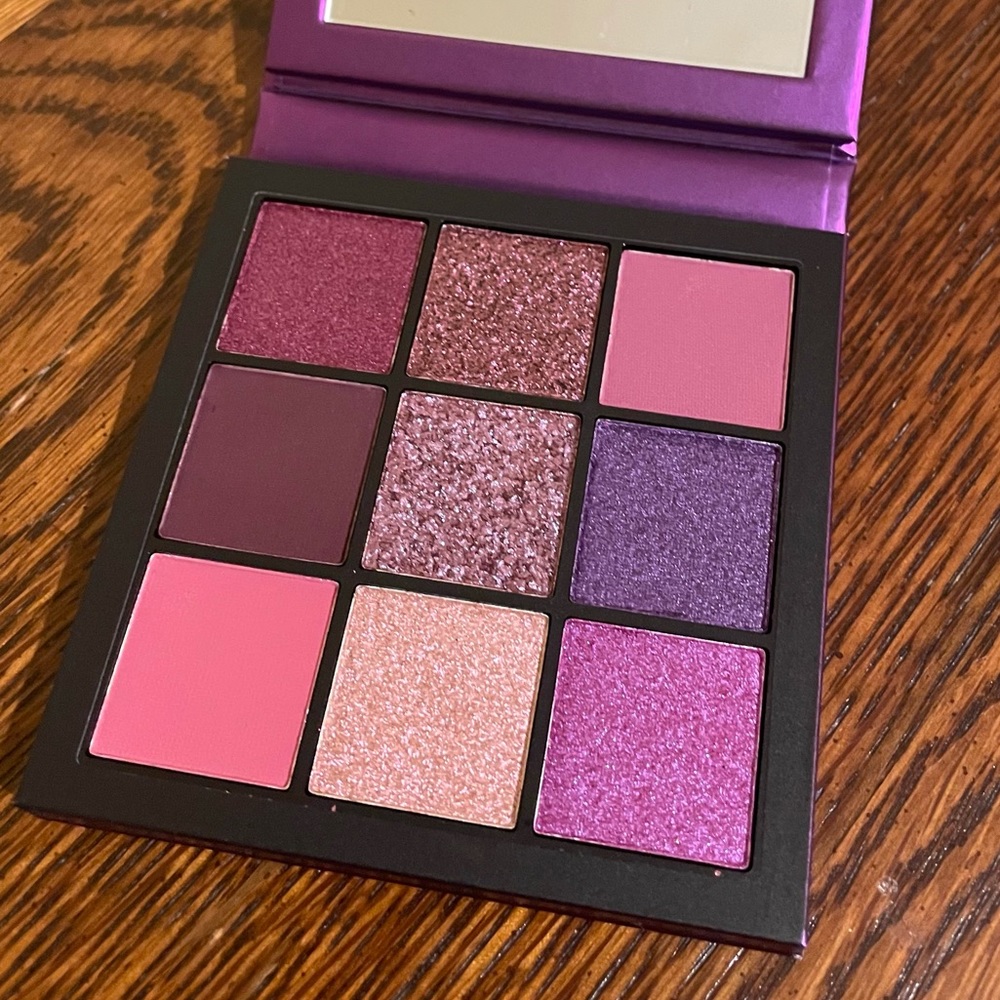 Huda Beauty Amethyst Obsessions New, Not in Box